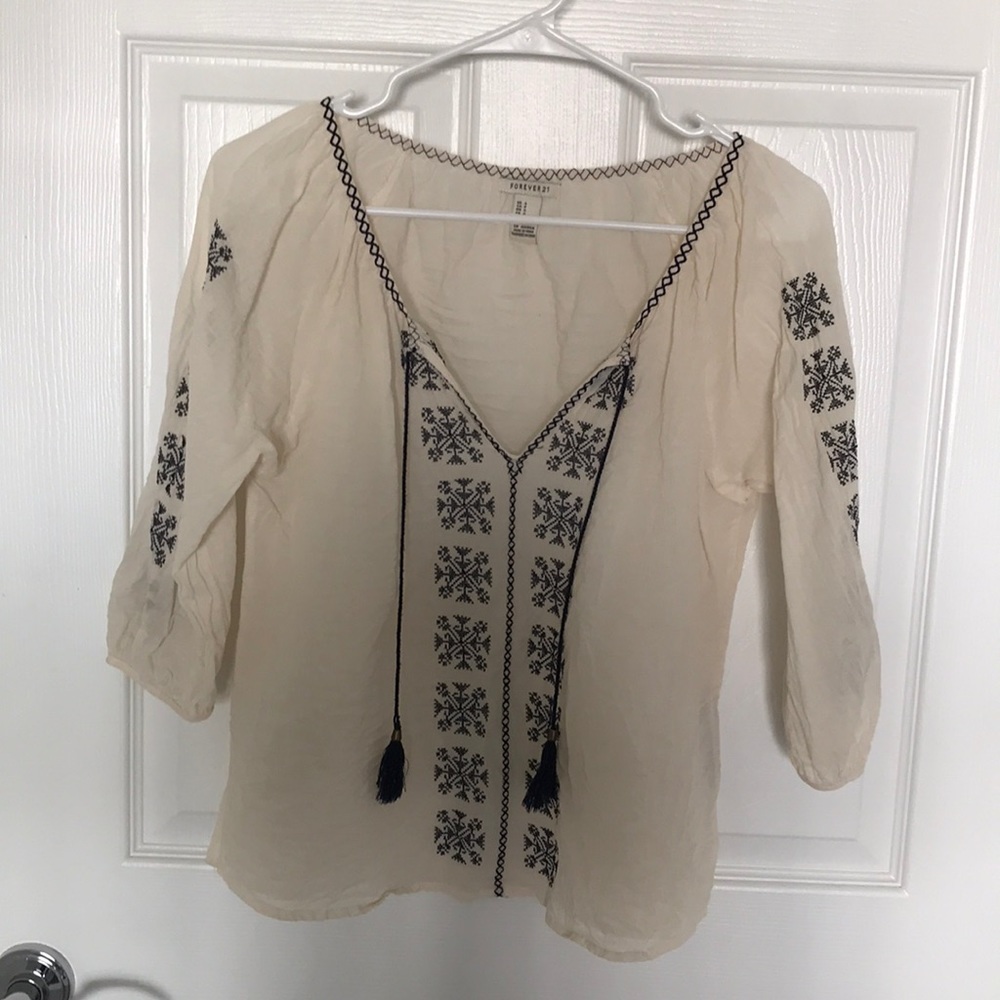 Forever 21 cream colored top w navy blue pattern